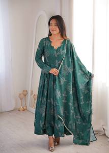 Robe longue pour femme TENNECY, à porter avec un maslin imprimé et une dentelle dorée, sans plis, idéale pour les occasions de mariage - Product Image 2