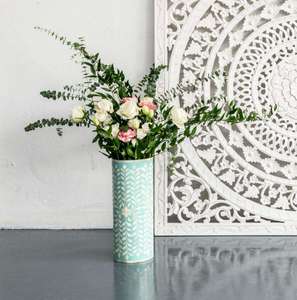 Vase à fleurs traditionnel indien artisanal en résine et os incrusté, pour la décoration intérieure, cadeau de mariage et aménagement intérieur haut de gamme - Product Image 4