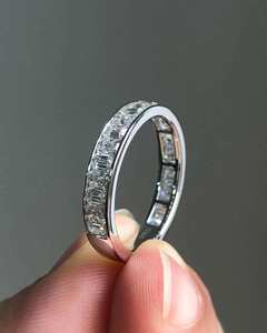 แหวนเพชรทรงเหลี่ยมมรกตเคลือบทอง 18K เพชรเพาะเลี้ยงในห้องปฏิบัติการ รับรองโดย IGI ระดับ VVS แหวนแต่งงานหรูหราสำหรับทั้งชายและหญิง - Product Image 2