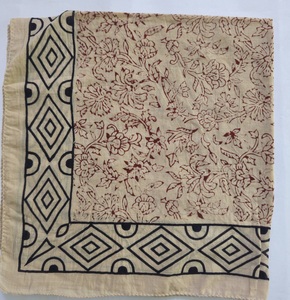 Pañuelo de algodón indio hecho a mano con estampado de bloques, elaborado con técnicas artesanales tradicionales, perfecto para boutiques, regalo para mujeres. - Product Image 6