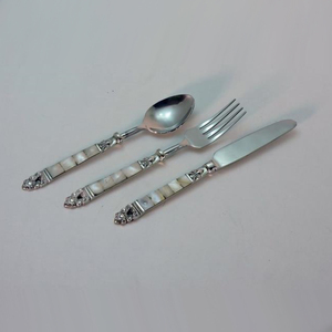 Modern Flatware Set With Clear <b>Acrylic</b> Handles High <b>Mirror</b> Polish Dishwasher Safe Wedding Cutlery 4 Piece Set - Product Image 4