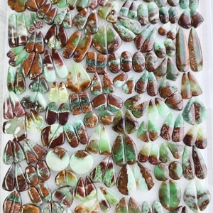 Paire de cabochons en chrysoprase naturelle, pierres vertes assorties pour la fabrication de bijoux, 15x9x5mm 42x12x5mm 29 carats - Product Image 4