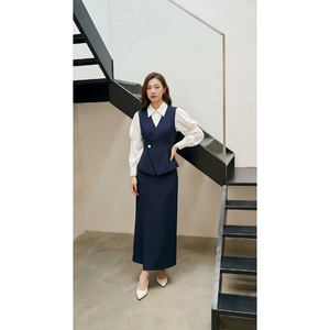 Ensemble tailleur deux pièces prêt à expédier pour femme : gilet bleu marine et jupe longue avec chemise blanche – Tenue de bureau formelle – Meilleure vente en gros - Product Image 1