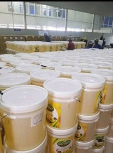 Huile de tournesol raffinée fractionnée en gros, en bouteilles/fûts/canisters, jaune clair, pureté 100%, qualité alimentaire, durée de conservation de 12 mois - Product Image 3