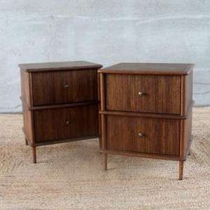 Mesita de Noche Moderna de Diseño Nuevo 2026, Fabricada 100% con Madera Natural, con Almacenamiento y Dos Cajones para Dormitorio - Product Image 2