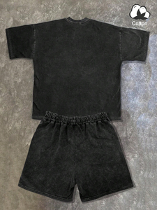 ชุดเซ็ตเสื้อยืดและกางเกงขาสั้นผ้าโพลีเอสเตอร์/คอตตอน ล้างสีแบบแอซิดวอช พิมพ์ลายโลโก้ด้านหน้าตามสั่งสำหรับผู้ชาย ชุดลำลองฤดูร้อนแบบสองชิ้น ยูนิเซ็กส์ - Product Image 2