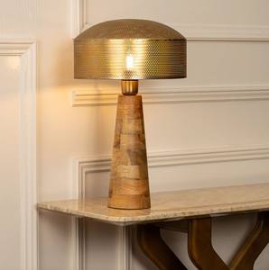 Lámpara de Mesa con Domo Metálico y Base de Madera |   Lámpara de Escritorio Decorativa Moderna |   Iluminación de Lujo para el Hogar - Product Image 2