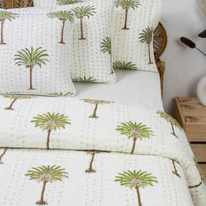 Edredón Kantha de Algodón con Estampado de Palmeras Verdes - Edredón de Invierno de Lujo, Ecológico y Orgánico, Acolchado y Estampado a Mano - Product Image 4