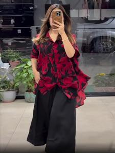 Camisa abotonada con estampados florales llamativos. Top corto y relajado con estampado y pantalones palazzo a juego. Tela Georgette Heavy Fox. Holgado y fluido. - Product Image 2