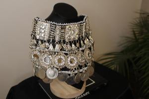 สร้อยคอเงินชนเผ่ากุจิอัฟกันแท้ ประดับด้วยงานกระจกทำมือและเหรียญห้อยแบบดั้งเดิม สไตล์วินเทจยิปซี - Product Image 6