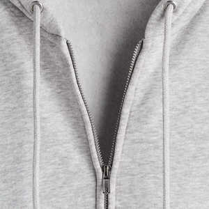 เสื้อฮู้ดดี้ผู้ชายสไตล์ Urban Utility ผ้าคอตตอนพรีเมียมหนานุ่ม รับผลิตเสื้อผ้า OEM แบรนด์ส่วนตัว ขายส่งเสื้อผ้าสตรีทแวร์ - Product Image 6