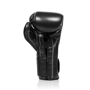 นวมชกมวยหนังแท้ Fairtex แห้งเร็ว สายรัดข้อมือแบบ Hook-and-Loop สีน้ำเงินทอง ระบายอากาศได้ดี ป้องกันรังสียูวี - Product Image 3