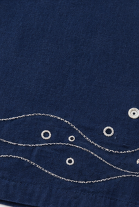 เสื้อเชิ้ตผู้ชายสีน้ำเงินกรมท่า ปกติดกระดุม แขนสั้น สไตล์ลำลอง - Product Image 4