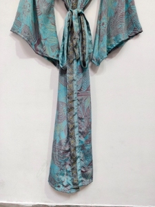 Robe de mariée en soie longueur cheville, multicolore, vêtement de nuit, kimono indien vintage en soie de sari recyclée - Product Image 3