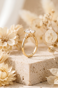 แหวนหมั้นเพชรทรงวงรีชุบทองคำขาว 14K หรูหราสำหรับงานแต่งงานและงานเลี้ยง ออกแบบตามสั่ง เครื่องประดับชั้นดี ขายส่ง - Product Image 3