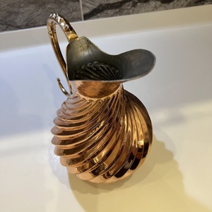 Carafe à eau en cuivre couleur terre naturelle, finition lisse, article de gros personnalisé en usine - Product Image 5