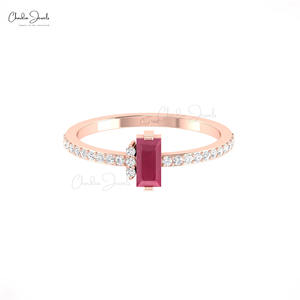 Bague de fiançailles et de mariage en or massif 14 carats avec rubis et diamants de 0,47 carat, taille baguette, en promotion - Product Image 2