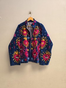 Veste en coton brodée motif cœur vibrant bleu marine, style audacieux, parfaite pour les amateurs de bohème, avec œil porte-bonheur artisanal - Product Image 3
