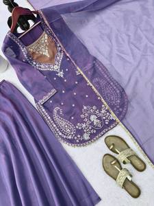 Ensemble Salwar Kameez traditionnel pour femme, couleur violette, broderie, dupatta, occasion mariage, style Inde Pakistan, tissu Simmer, doux - Product Image 4