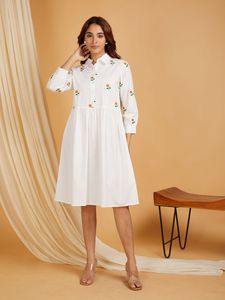 Vestido Camisero Blanco con Bordado Floral, Manga Tres Cuartos, Corte Holgado, Midi, Casual, Primaveral, con Cuello Camisero, para Mujer - Product Image 4