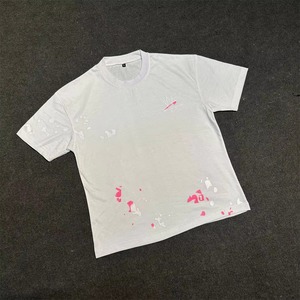เสื้อยืดคอกลมแขนสั้นสีขาวสำหรับผู้ชาย ลายพิมพ์ดิจิทัล ทรงปกติ สวมใส่สบาย ผ้าเจอร์ซีย์ระบายอากาศได้ดี ผลิตจากผ้าฝ้าย 100% - Product Image 1