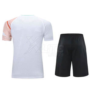 Ensemble d'uniformes de football en gros, tailles et couleurs personnalisables, logos et numéros personnalisés pour clubs et écoles - Product Image 3