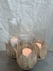 Support de bougie de table en rotin fait main en forme de tulipe, vase tissé naturel exquis pour une décoration élégante de la maison et des événements - Product Image 1