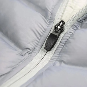 Ropa de moda Chaquetas de invierno acolchadas para hombres Chaqueta acolchada impermeable cálida con fibras recicladas para hombres. - Product Image 3