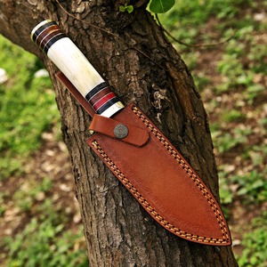 Couteau Bowie de Damas avec étui en cuir et manche en corne, lame droite, qualité industrielle OEM pour le camping et les activités de plein air - Product Image 4