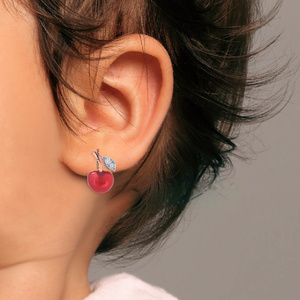 Aretes de Perlas de Agua Dulce Rojas con Forma de Corazón en Oro de 10K, 14K y 18K y Plata de Ley 925 y 935 con Baño de Rodio - Product Image 3