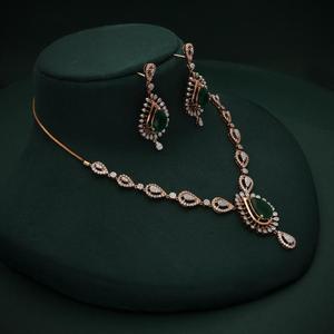 Conjunto de Joyería Unisex en Oro Rosa con Certificación IGI, Gemas Verdes y Diamantes de Corte Brillante para Compromiso, Boda, Collar y Aretes de Lujo - Product Image 4