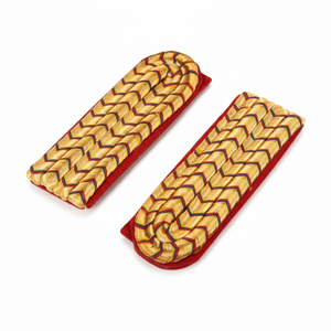 Insignias de hombro de tela roja con patrón de chevron dorado tejido, insignias rectangulares personalizadas, insignia de rango dorada con pin de tela. - Product Image 2