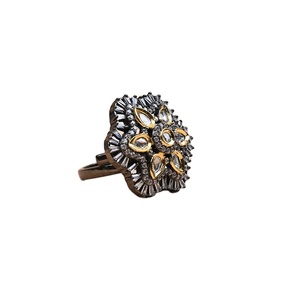Experts dans la vente d'anneaux Moissanite plaqués argent oxydé motifs floraux élégants pour filles vêtements ethniques à prix compétitif - Product Image 1
