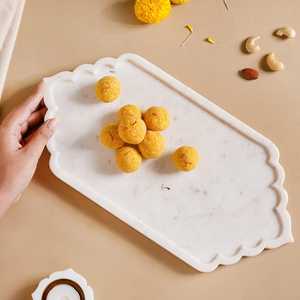 Elegante Bandeja de Resina para Servir Aperitivos, Postres, Té, Café, Desayuno y para Servir con Estilo en la Mesa - Product Image 1