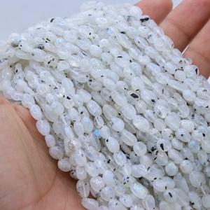 Vente en gros de 14 brins de perles ovales lisses en pierre de lune arc-en-ciel naturelle, Memoria Jewels - Product Image 3