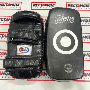 Mejor Vendido: Almohadillas de Entrenamiento de Boxeo Fairtex de Cuero Genuino, Almohadilla Curva para Golpes de Kick Boxing, Escudo de Golpeo para MMA y Muay Thai - Product Image 1
