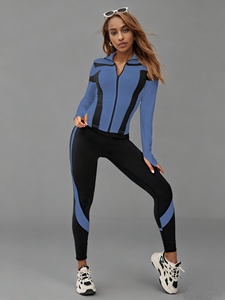 Ensemble de sport moderne Atlaset trois pièces pour femme : soutien-gorge de sport, leggings taille haute et veste en spandex extensible sans coutures – OEM - Product Image 3