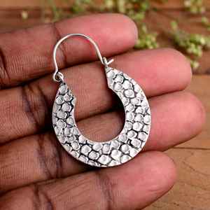 Pendientes de Aro con Textura Martillada en Forma de Media Luna, Chapados en Oro, Plata Oxidada, Estilo Boho Tribal para Mujer - Product Image 4