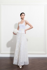 Nouveauté : débardeur femme ODM élégant AYLA KNIT TOP, haut sans manches minimaliste pour femme, coupe ajustée de la marque WhiteAnt. - Product Image 3