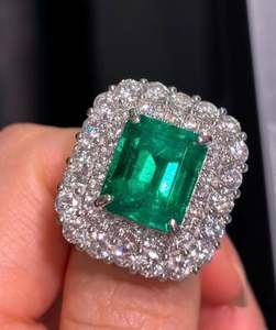 Bague de luxe en émeraude de laboratoire en argent sterling 925 plaqué or, émeraude taille coussin, zircone cubique, élégante bague en pierre précieuse verte - Product Image 2