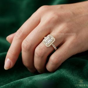 Anillo de Compromiso de Lujo en Oro Amarillo de 14K con Corte Esmeralda y Halo de Diamantes Blancos Cultivados en Laboratorio, Certificado IGI VVS1, Joyería Fina para Mujer - Product Image 4