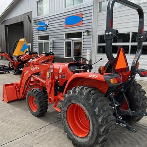 Tractor Kubota L2501 con Bomba de Motor y Motor - Rendimiento Confiable para Trabajos Pesados en Agricultura y Construcción - Product Image 4