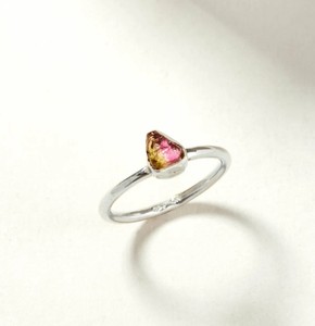 Bague en tourmaline pastèque brute plaquée argent - Bijoux faits à la main avec pierre de naissance - Bagues empilables en gros - Product Image 1