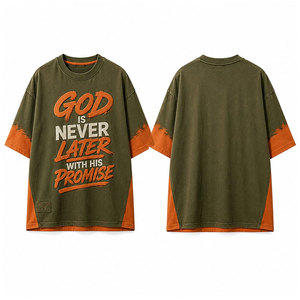 Camiseta Extra Grande para Hombre en Verde Oliva con Ribete en Naranja, Diseño de Letras Impresas, Cuello Redondo, Manga Corta, Estilo Casual - Product Image 1