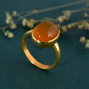 Anillo de Cornalina Chapado en Oro, Estilo Vintage, Anillo con Gema Naranja para Mujer, Joyería Hecha a Mano - Product Image 1