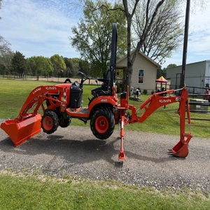 Tractor compacto versátil Kubota BX23S con cargador y retroexcavadora, motor diésel, tracción en las cuatro ruedas, perfecto para paisajismo. - Product Image 2