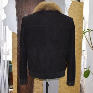 แจ็คเก็ตหนังผู้ชาย หนังจระเข้สีดำ หนังกลับลายจระเข้ใหม่ พร้อมปกขนสัตว์ถอดได้ - Product Image 3