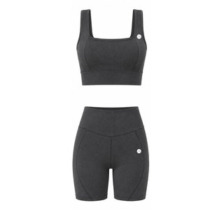 Ensemble de sport côtelé sans coutures tendance pour femme – Soutien-gorge de sport côtelé et short en tissu flexible, coupe fluide, élégant, deux pièces, tenue de sport - Product Image 4