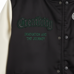 Chaqueta Varsity Negra para Hombre con Mangas Crema, Logotipo Bordado, con Capucha, Estilo Preppy, para Otoño - Product Image 5