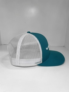 Gorra Trucker Blanca Estructurada con Bordado 3D Personalizable, Fabricada en Vietnam, Estilo Deportivo Urbano para Uso Diario - Product Image 2
